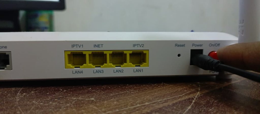 Restart Router WiFi untuk Mengatasi Masalah Koneksi